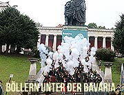 Anlässlich der Siegerehrung des Oktoberfest-Landesschießens schiessen die Böllerschützen am 03.10.2017 großen Salut auf den Stufen zur Bavaria (©Foto: Martin Schmitz)